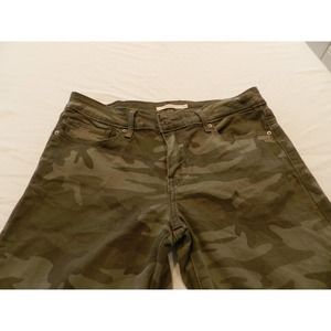 Levi's 711 skinny olive green camouflage 5-pocket style, zip fly jeans, size 29